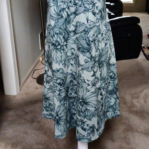 BALANCE Collection Floral Flowing Dress - Picture 2 of 7